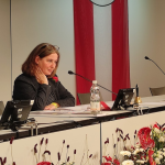 Elke Kahr-KPÖ-Graz-Podium-Gemeinderat