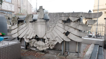 Österreich-Bundesadler-Graz-Beton-Zerbrochen