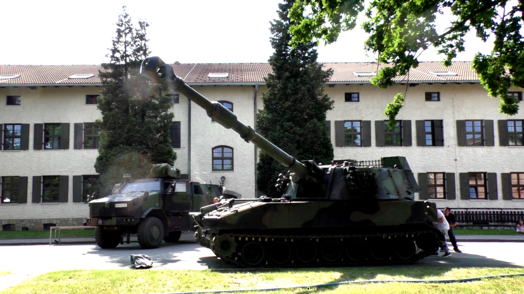 Dingo-Bundesheer-M109-Paladin-Panzerhaubitze-Belgier-Kaserne-Graz