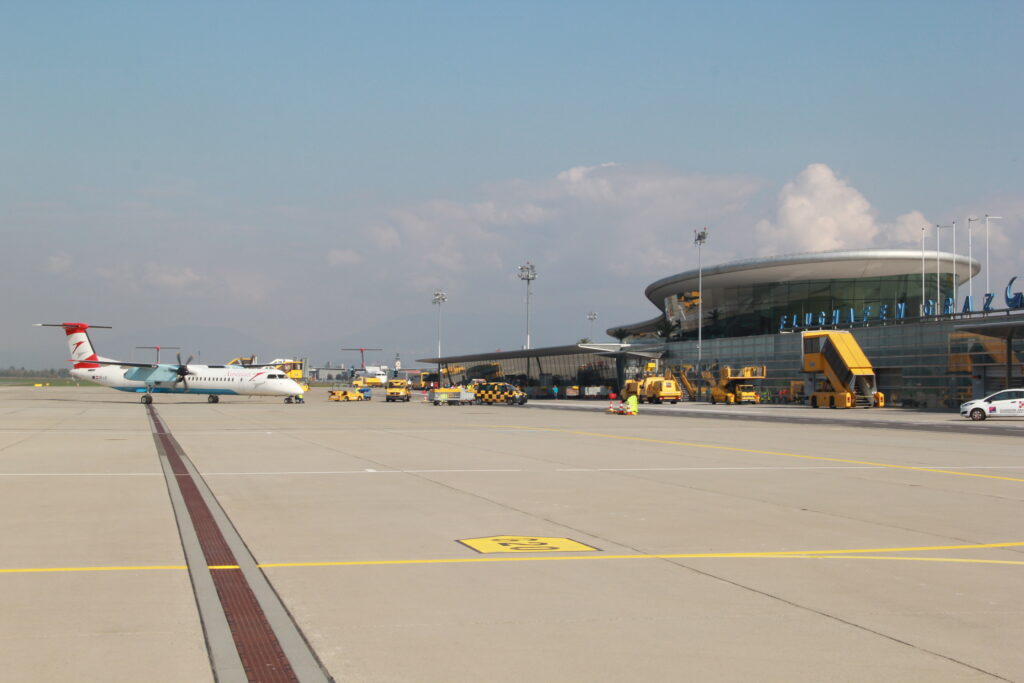 Austrian Airlines-Graz-Wien-Flughafen-Flugzeuge